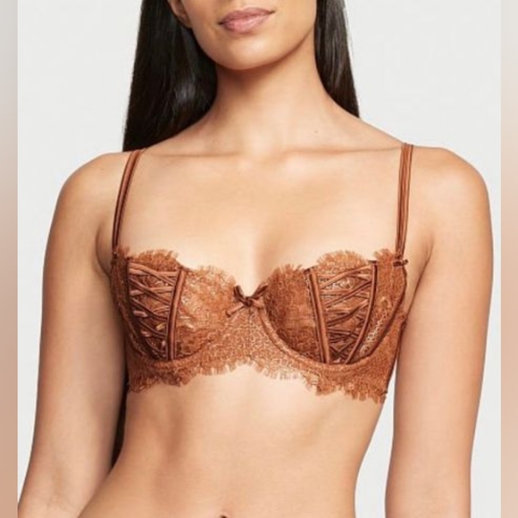 Victoria's Secret Dream Angels Bra and Panty Set - Picture 2 of 2